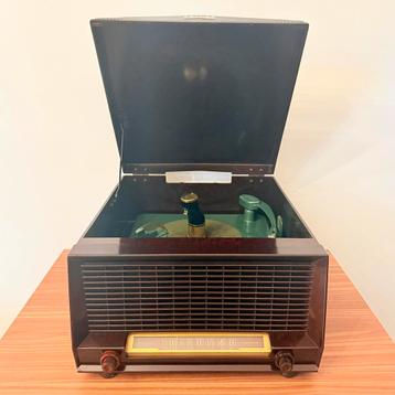 VINTAGE BUIZENRADIO MET PLATENSPELER PHILCO 51-1330 BAKELIET beschikbaar voor biedingen