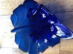 Blauwe Glasschaal in bladvorm, Ophalen of Verzenden, Nieuw, Glas, Schaal