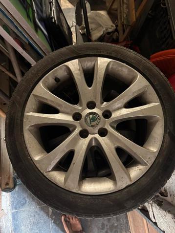 Jantes et pneus pour skoda superb 225 45 r 17 beschikbaar voor biedingen