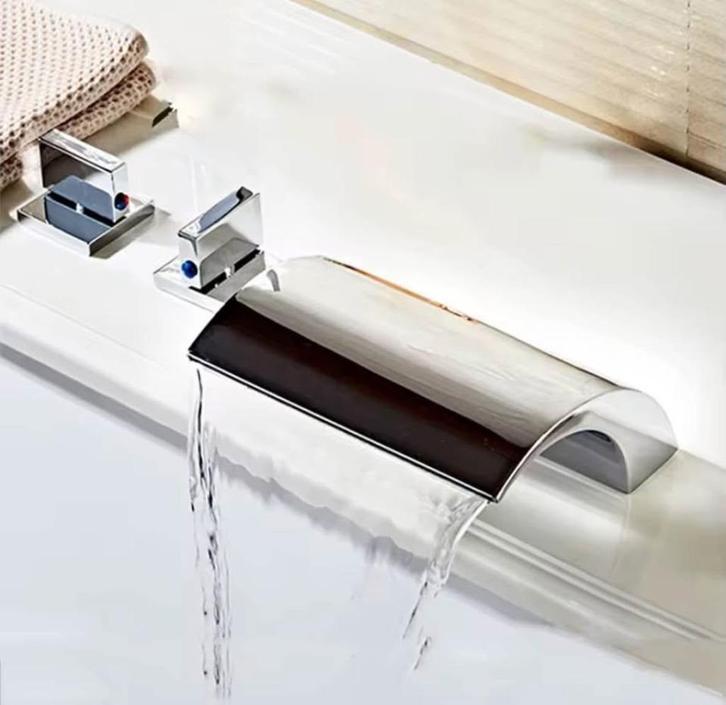 Robinet de baignoire 3 trous  neuf dans sa boîte, Huis en Inrichting, Badkamer | Complete badkamers, Nieuw, Ophalen