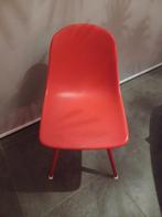 4 rode stoelen, Enlèvement