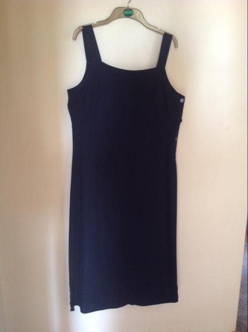Dames lange zwarte jurk maat 42 van Marks and Spencer, Kleding | Dames, Jurken, Zo goed als nieuw, Maat 42/44 (L), Zwart, Onder de knie