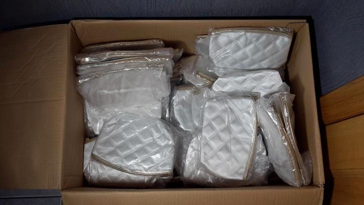 Lot / partij toilettasjes of make-up tasjes ( NIEUW ), Handtassen en Accessoires, Toilettassen, Nieuw, Wit, Ophalen of Verzenden