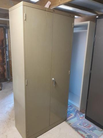 Vintage metalen kast met leggers, Huis en Inrichting, Ophalen, Gebruikt