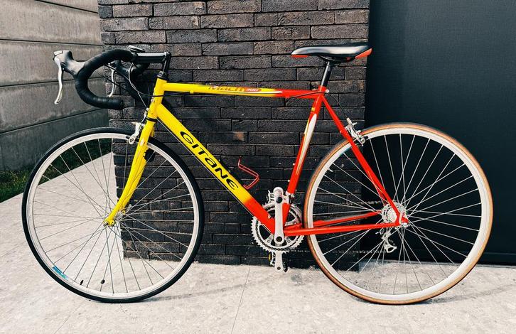 Koersfiets Gitane Mach300 met fietscomputer, Fietsen en Brommers, Fietsen | Racefietsen, Zo goed als nieuw, Ophalen