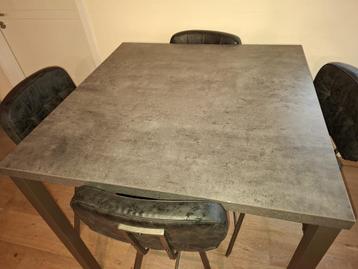 Lage bartafel beschikbaar voor biedingen