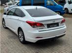 Hyundai i40 // 1.6i benzine, Voorwielaandrijving, 1600 cc, Leder en Stof, Wit