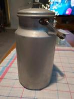 Klein melkkannetje met metalen oortje op het deksel, Enlèvement