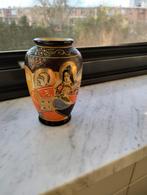 Chinees vaasje, 10 cm hoog, Antiek en Kunst, Ophalen of Verzenden