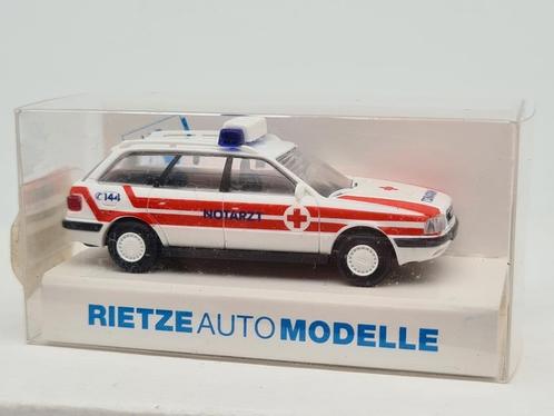 Audi 80 ambulance médecin urgentiste - Rietze 1:87, Hobby & Loisirs créatifs, Voitures miniatures | 1:87, Comme neuf, Voiture