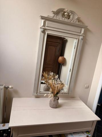 Spiegel en tafeltje set beschikbaar voor biedingen