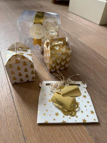 Set van vijf mini geschenkdoosjes thema Kerst beschikbaar voor biedingen
