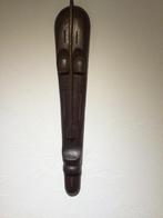 Afrikaans masker (met naam), Ophalen