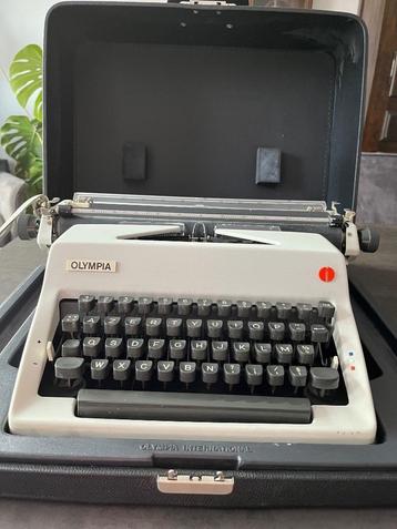 Typemachine Olympia beschikbaar voor biedingen