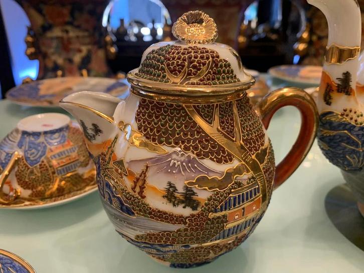 3 JAPANESE TEA SETS OF SATSUMA GOLD GILDED HIGHLY ART, Antiek en Kunst, Antiek | Servies compleet, Ophalen