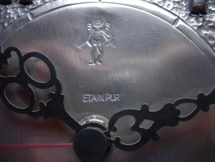 Horloge en "E T A I N - P U R" Diamètre 29cm Fonctionne, Antiquités & Art, Antiquités | Étain, Enlèvement ou Envoi