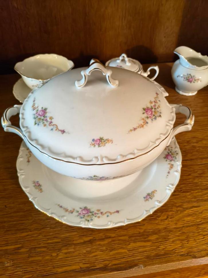 Servies met bloemen, Antiek en Kunst, Antiek | Servies compleet, Ophalen of Verzenden