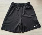 Sportshort Nike (L = 146/158), Jongen of Meisje, Sport- of Zwemkleding, Ophalen of Verzenden, Zo goed als nieuw