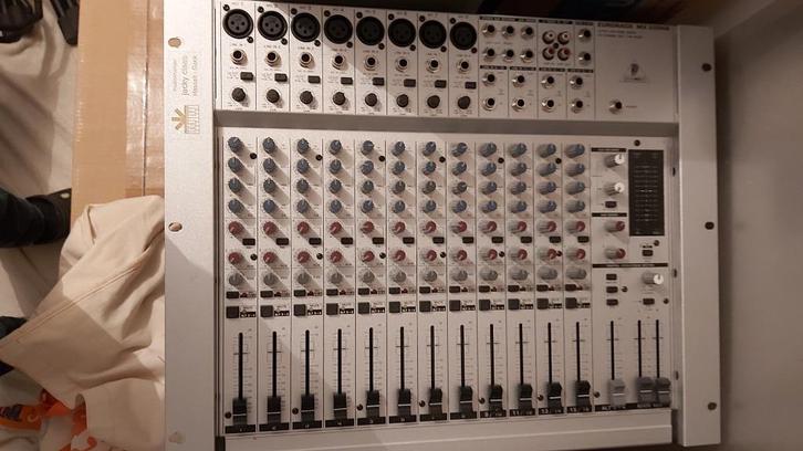 Behringer mx2004A, Muziek en Instrumenten, Mengpanelen, Zo goed als nieuw, 10 tot 20 kanalen, Microfooningang, Ophalen of Verzenden
