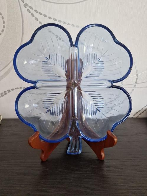 Vintage blauw glazen serveerschaaltje – klavervorm, Antiek en Kunst, Antiek | Servies los, Ophalen of Verzenden