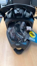 Fietshelm in het zwart met kleine beschadiging nieuw, Fietsen en Brommers, Ophalen of Verzenden, M