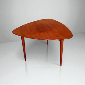 Vintage teakhouten salontafel uit de jaren 60  beschikbaar voor biedingen