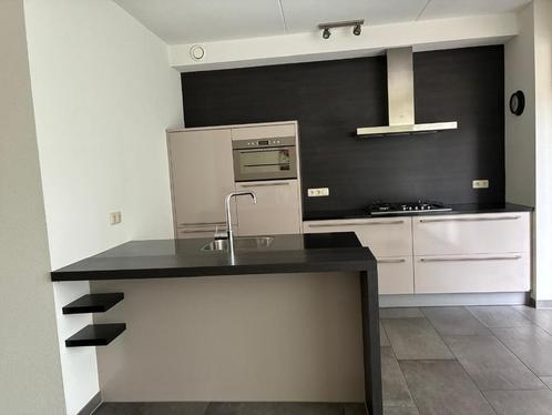 Moderne eilandkeuken GEDEMONTEERD-DIRECT BESCHIKBAAR, Huis en Inrichting, Keuken | Complete keukens, Zo goed als nieuw, Overige typen