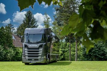 Mobilhome + trailer beschikbaar voor biedingen