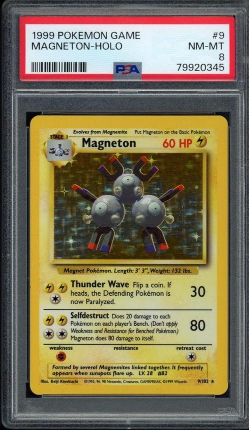 Magneton Holo PSA 8 - 9/102 - Base Set 1999, Hobby en Vrije tijd, Verzamelkaartspellen | Pokémon, Zo goed als nieuw, Losse kaart