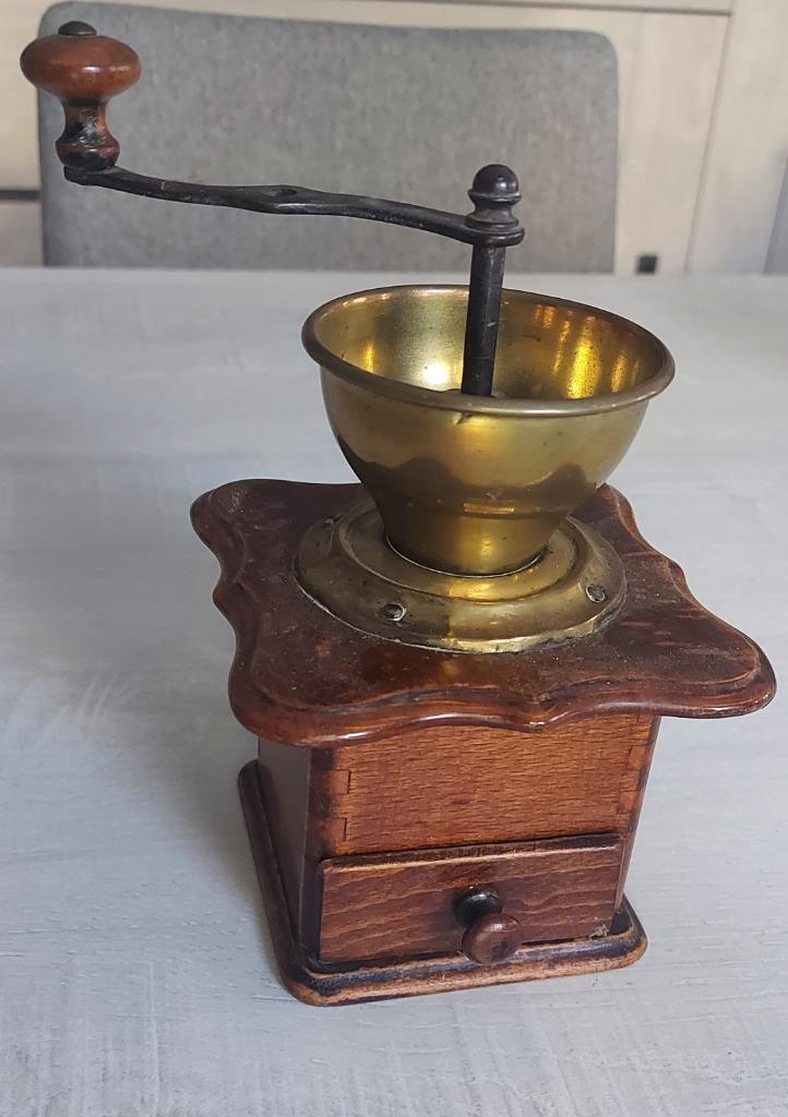 Oude houten koffiemolen, Antiek en Kunst, Antiek | Keukengerei, Ophalen