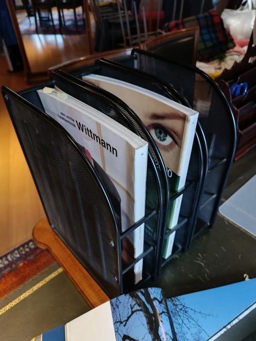 3 elegante zwart metalen tijdschriften- en/of boekenrekjes, Zakelijke goederen, Kantoor en Winkelinrichting | Kantoormeubilair en Inrichting