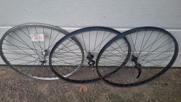 26" Fietswielen achterwielen + voorwiel gewoon + naafdynamo beschikbaar voor biedingen