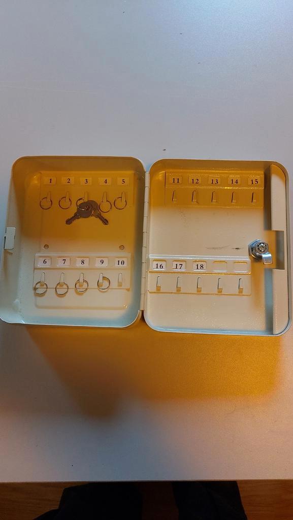 Allerlei spullen sleutelkluis fruitpers enz enz, Verzamelen, Overige Verzamelen, Zo goed als nieuw, Ophalen