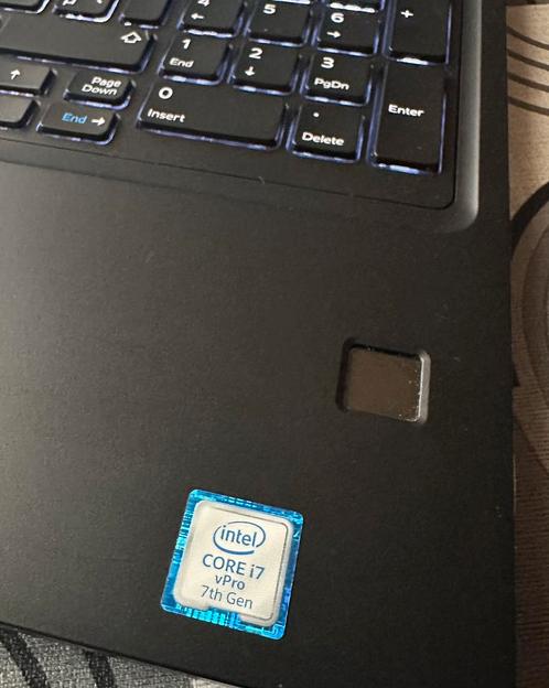 Mooie 15.6”Full Hd Dell/ i7-7600U/16gb ram/512gb ssd/Win 11/, Computers en Software, Laptop-opladers, Zo goed als nieuw, Ophalen