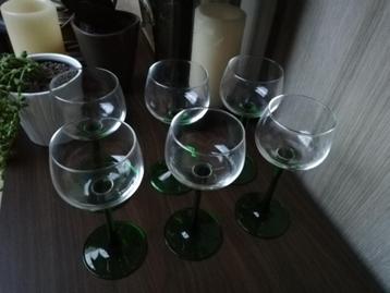 6 luminarc france glazen op groene voet.