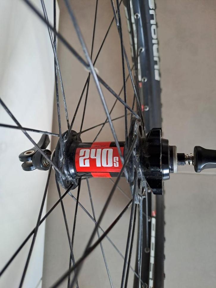 DT Swiss 240 Wielset QR Disc incl banden, Fietsen en Brommers, Fietsonderdelen, Zo goed als nieuw, Mountainbike, Wiel, Ophalen of Verzenden