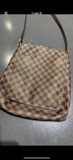 LV handtas, Ophalen, Handtas