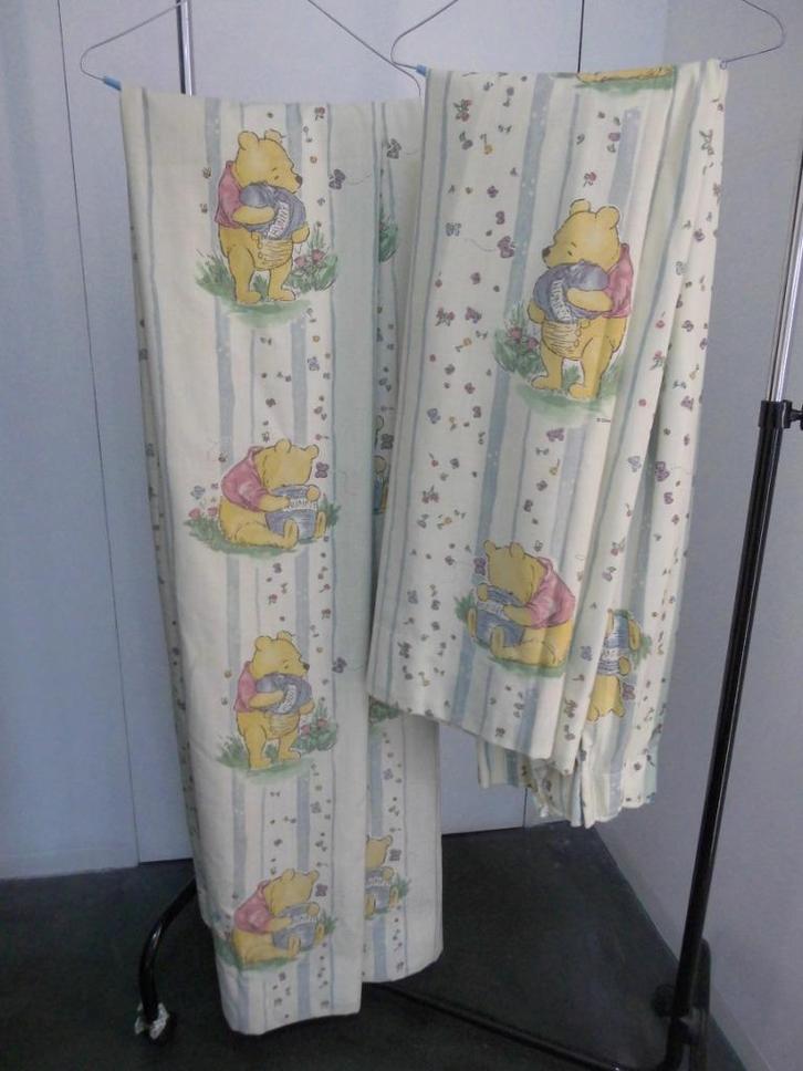 2 Belles tentures avec occultant Winnie Ourson +couvre lit, Enfants & Bébés, Chambre d'enfant | Aménagement & Décoration, Comme neuf
