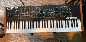 synthesizer Dave Smith sequential 16 voice