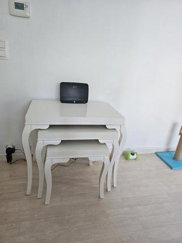 Lot de 3 tables gigognes - bon état  beschikbaar voor biedingen