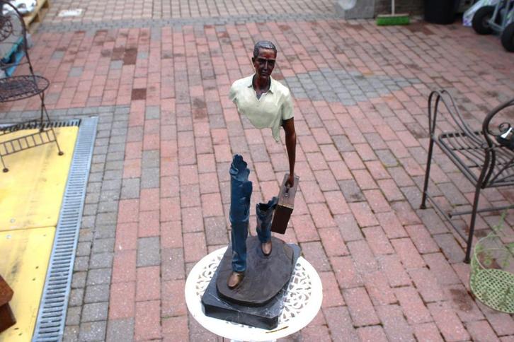 Fragmentarische man in een wit sweatshirt, gesigneerd brons., Antiek en Kunst, Antiek | Brons en Koper, Brons, Ophalen