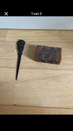 Houten brievenopener en houten kistje, Ophalen