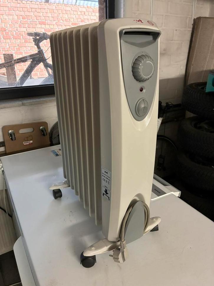 Radiateur à huile EWT NOC 943 TLG 2000w avec ventilateur, Bricolage & Construction, Chauffage & Radiateurs, Comme neuf, Thermostat