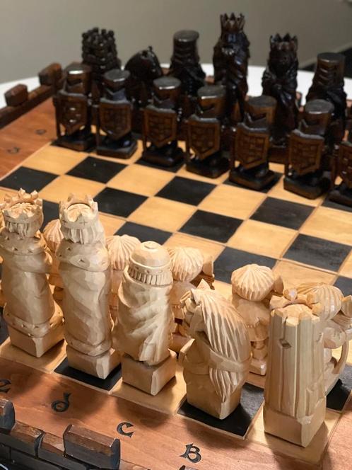Uniek handgemaakt houten schaakspel groot formaat, Hobby en Vrije tijd, Gezelschapsspellen | Bordspellen, Zo goed als nieuw, Ophalen