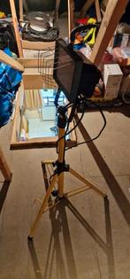 Spot halogène sur pied