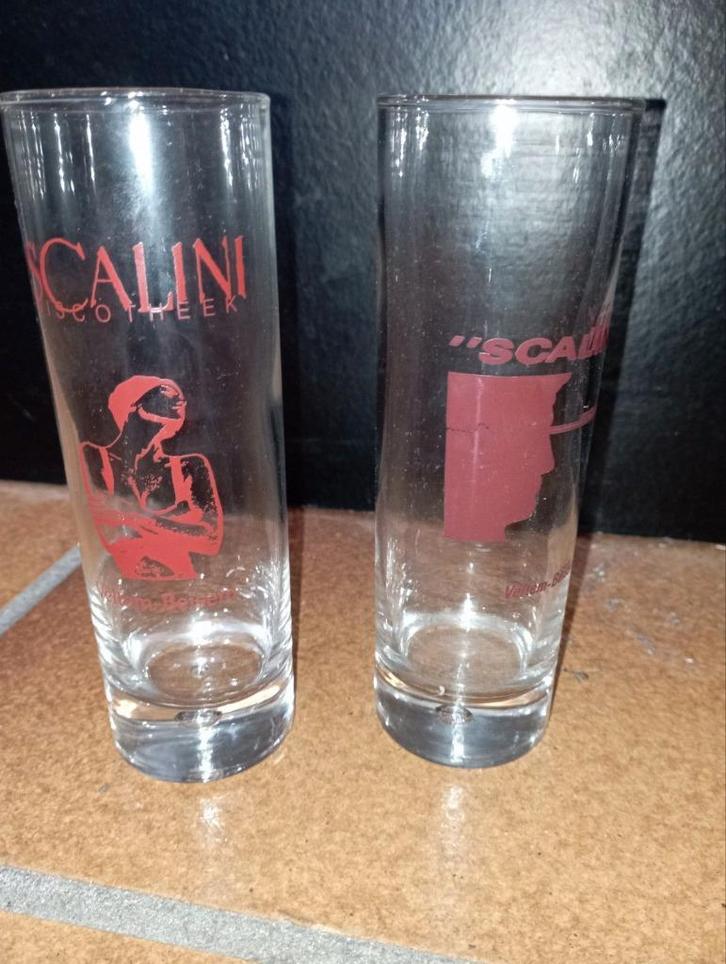 305) 2 glazen van iconische discotheek Scalini ( new beat ), Verzamelen, Glas en Drinkglazen, Zo goed als nieuw, Overige typen
