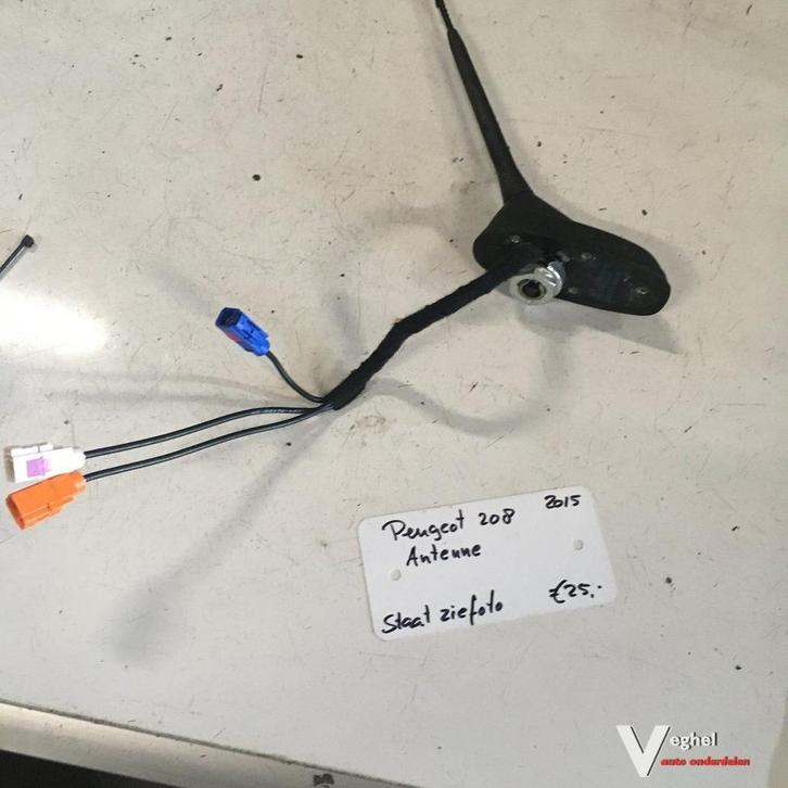 Peugeot 208 1.2 3 cil 5bak 5drs 2015  Antenne, Auto diversen, Autoradio's, Ophalen of Verzenden