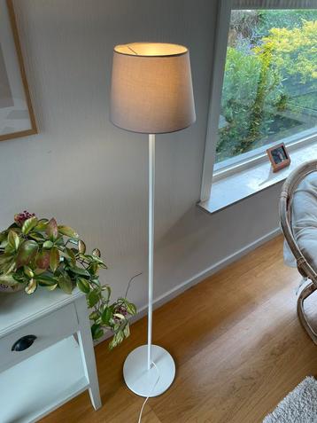 Vloerlamp taupe ikea