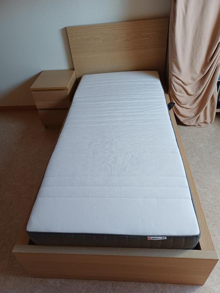 1 pers bed+ electrische lattenbodem+matras+nachtkastje IKEA, Huis en Inrichting, Slaapkamer | Bedden, Zo goed als nieuw, Eenpersoons