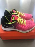 Sportschoen NIKE maat 36,5, in perfecte staat! Net als nieuw, Kleding | Dames, Schoenen, Sportschoenen, Nike, Ophalen of Verzenden